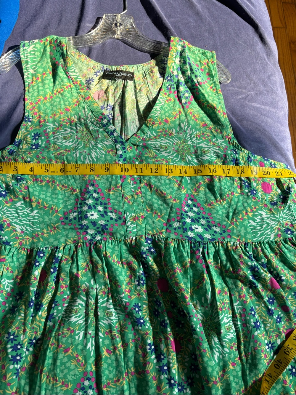 Cynthia Rowley Green Floral Peplum Tank with Split V-Neck - Picture 4 of 7